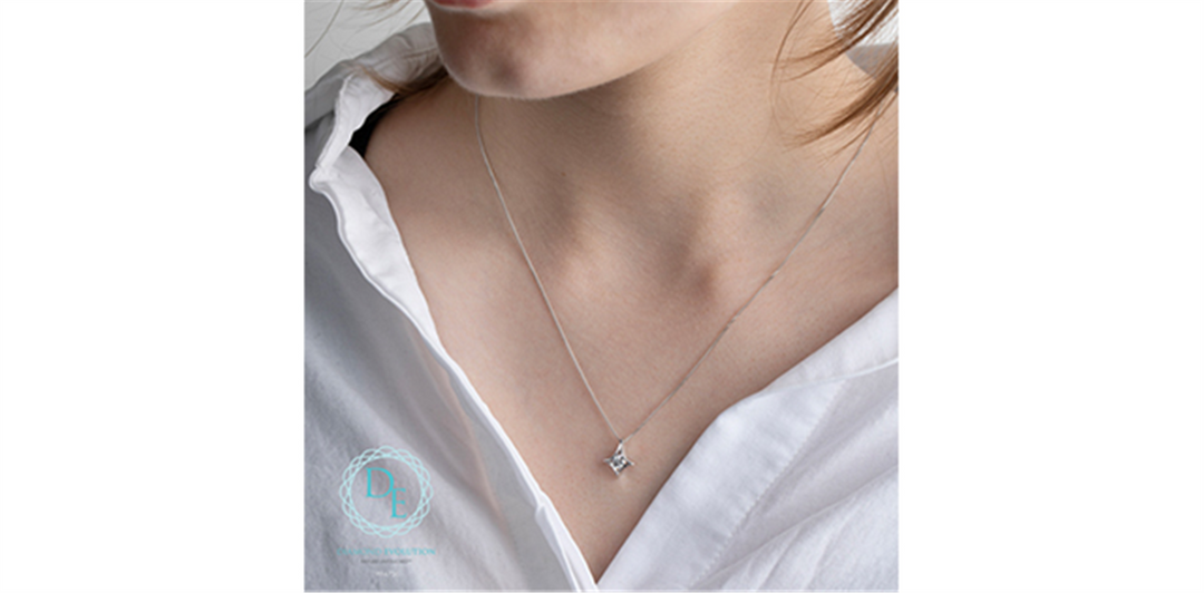 10K White Gold Lab Diamond Concave Kite Pendant Necklace

PENDANT
T