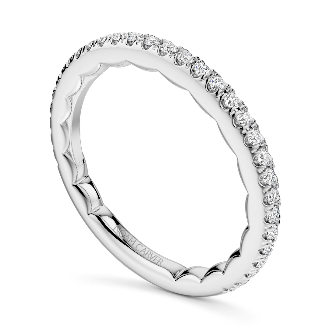 Lady's White Gold Prong Set Diamonds Band
Diamond Shape: Round
Total