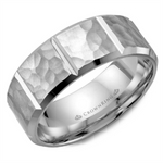 Load image into Gallery viewer, Men&#39;s Gold Bevel Band with Hammered Finish
