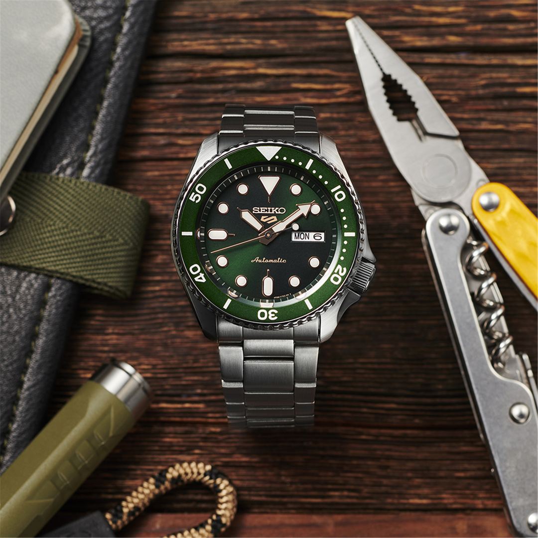 Seiko 5 automatic green dial on sale