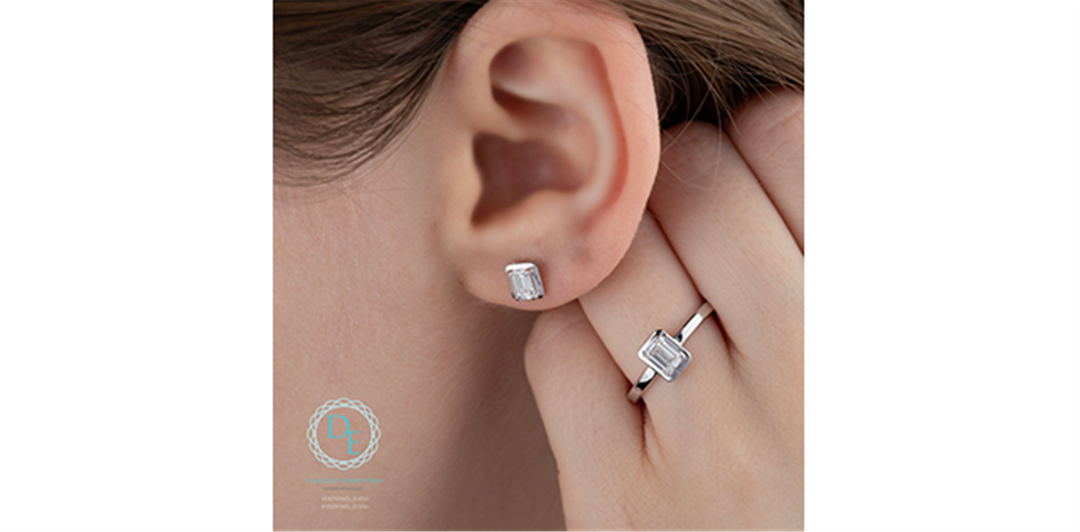 10K White Gold Picture Frame Emerald Lab Diamonds Stud Earrings
Total