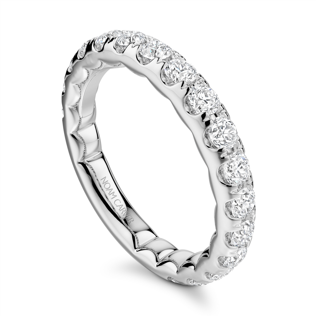 Lady's White Gold Prong Set Diamonds Band
Diamond Shape: Round
Total